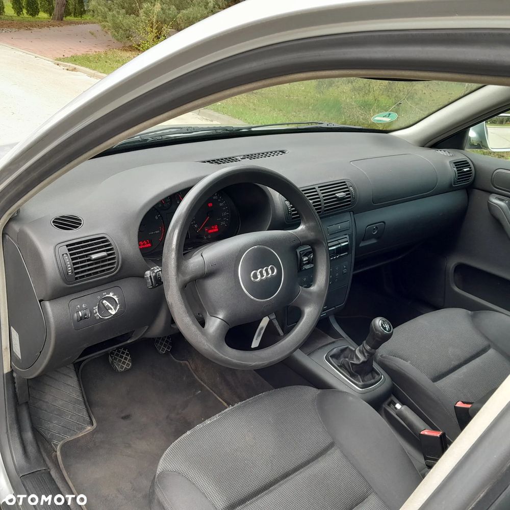 Audi A3 Sportback 1.6 Ambiente - 6