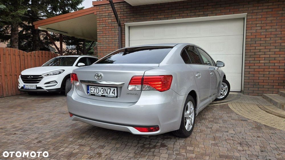 Toyota Avensis - 12