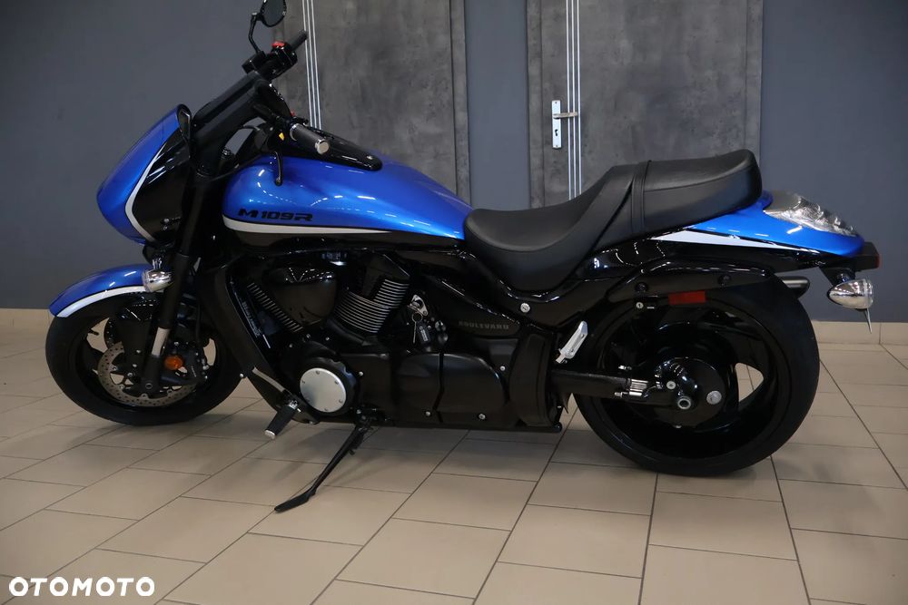 Suzuki Intruder - 15
