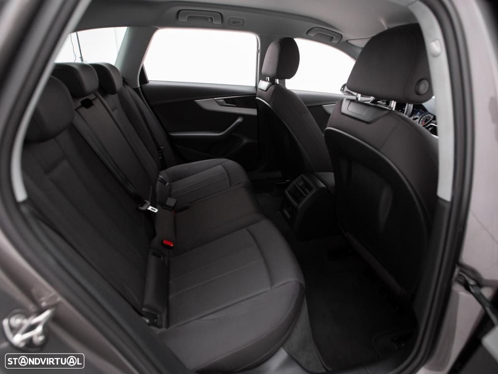 Audi A4 Avant 30 TDI S tronic - 12