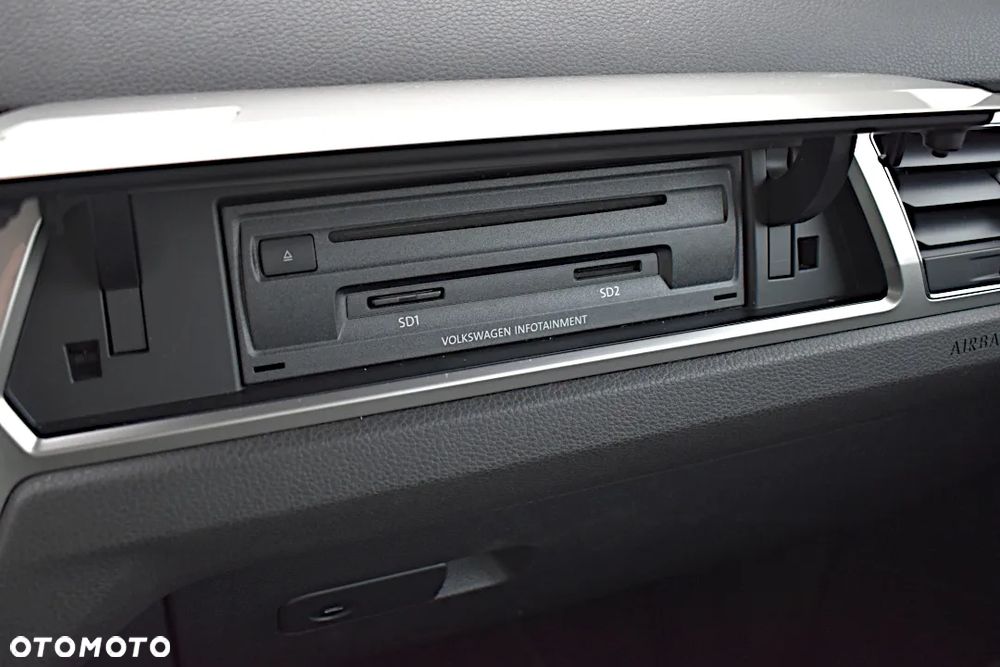 Volkswagen Touran 1.6 TDI BMT Comfortline - 23