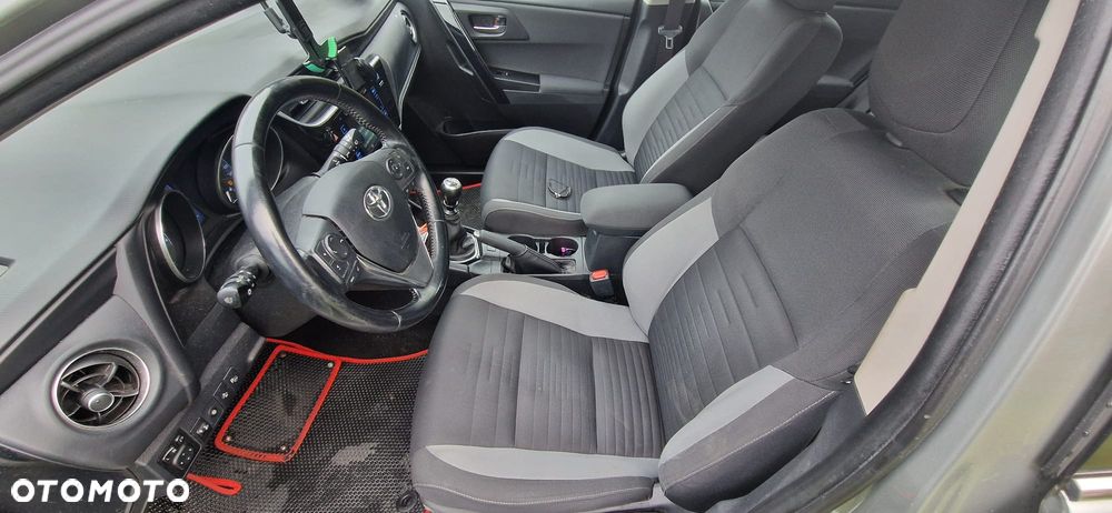 Toyota Auris 1.6 D-4D Premium - 11
