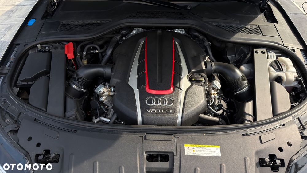 Audi S8 - 25