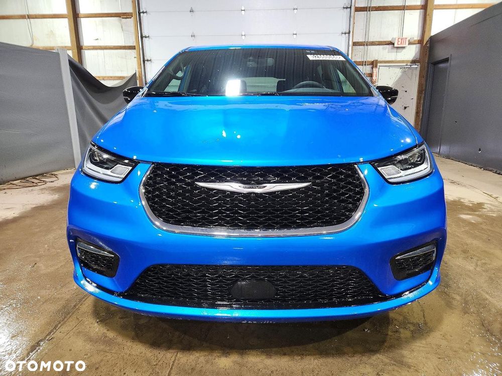 Chrysler Pacifica - 4