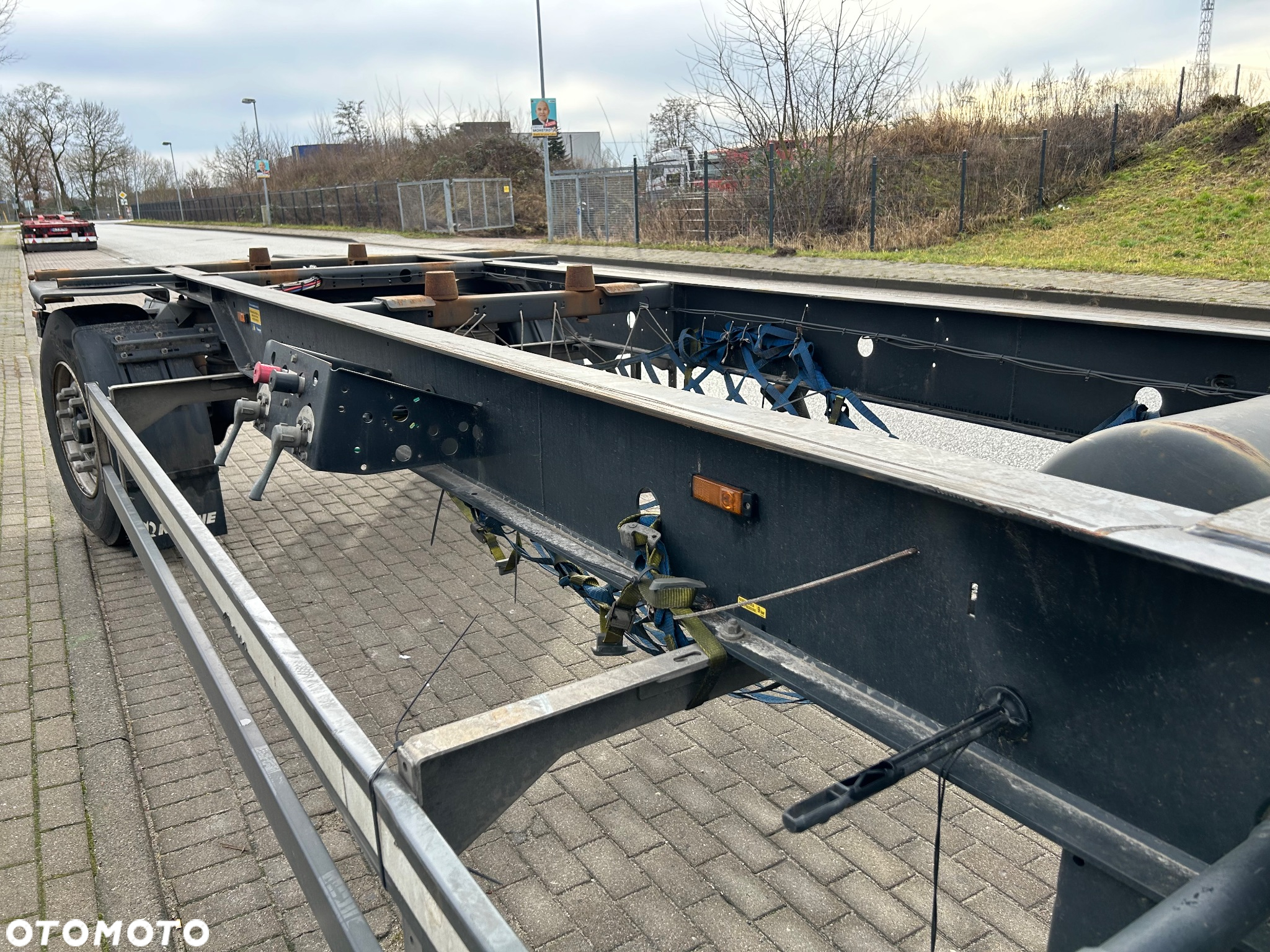 Krone BDF z Niemiec ładne opony stan BDB pod kontener podkontenerowa dyszel - 7