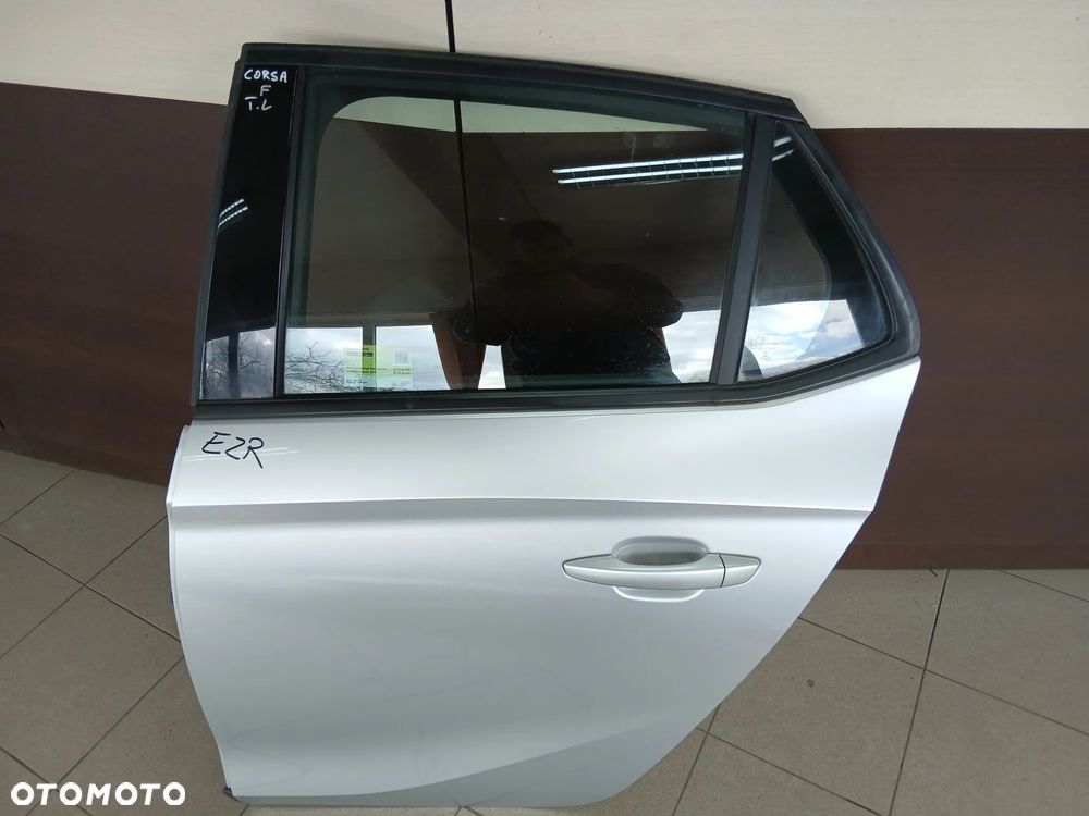 Opel Corsa F Drzwi Tył Tylne Lewe Kolor EZR Srebrne - 1