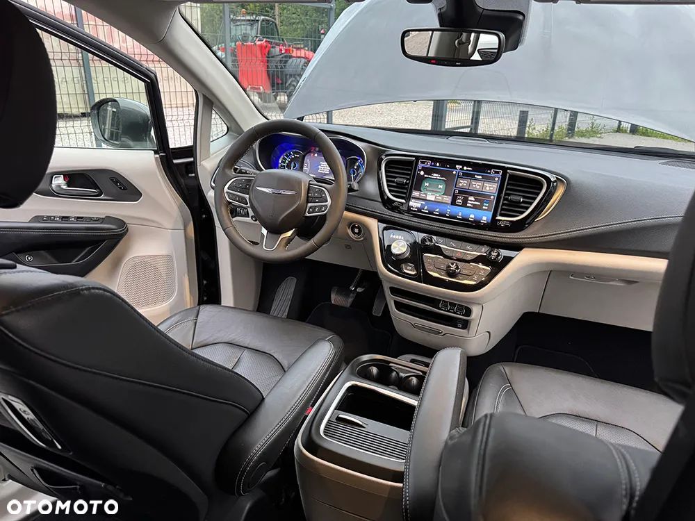 Chrysler Pacifica - 11