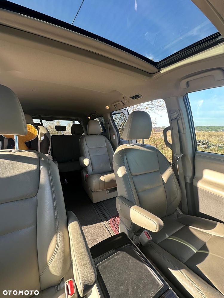 Toyota Sienna - 9