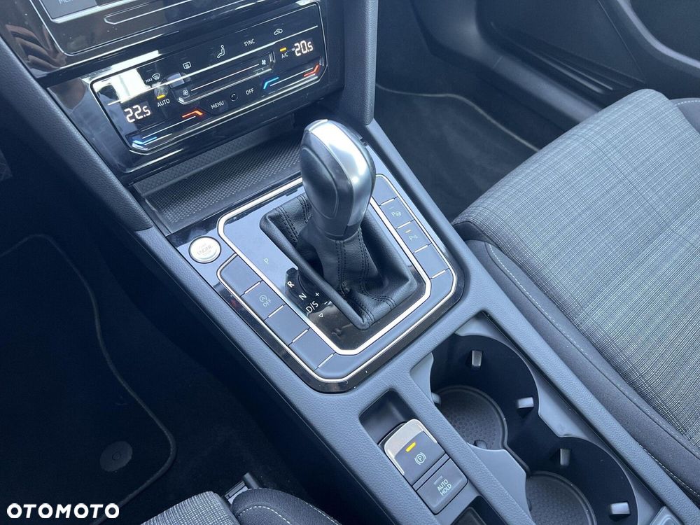 Volkswagen Passat - 15