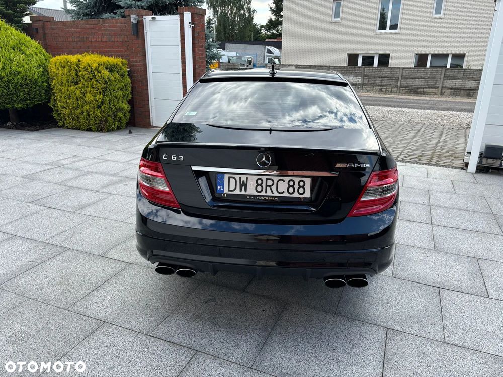 Mercedes-Benz Klasa C 63 AMG - 8