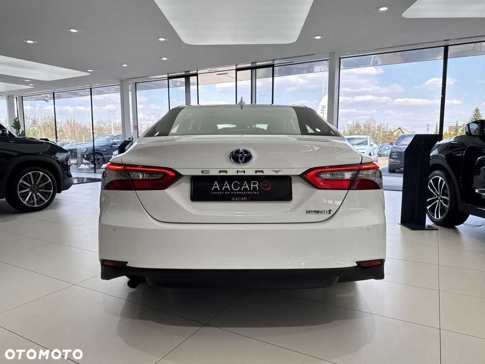 Toyota Camry - 4