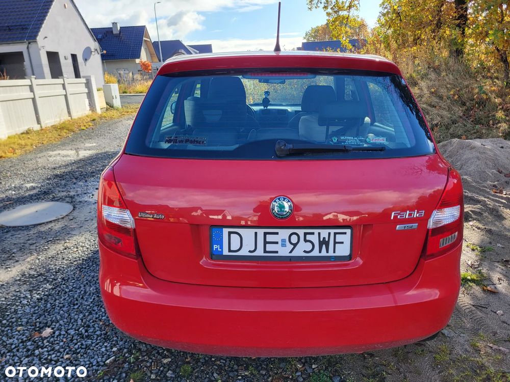 Skoda Fabia 2011 photo 5