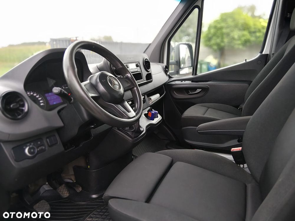 Mercedes-Benz Sprinter 907 2.2 143KM - 9
