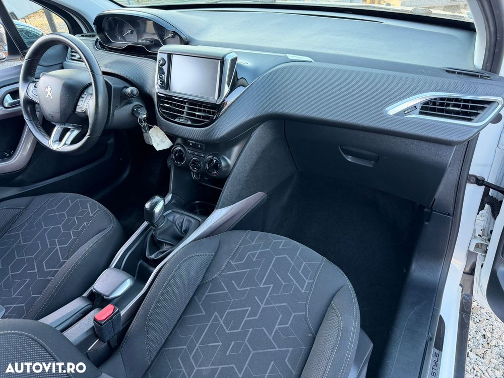 Peugeot 2008 1.2 PureTech Turbo Allure - 10