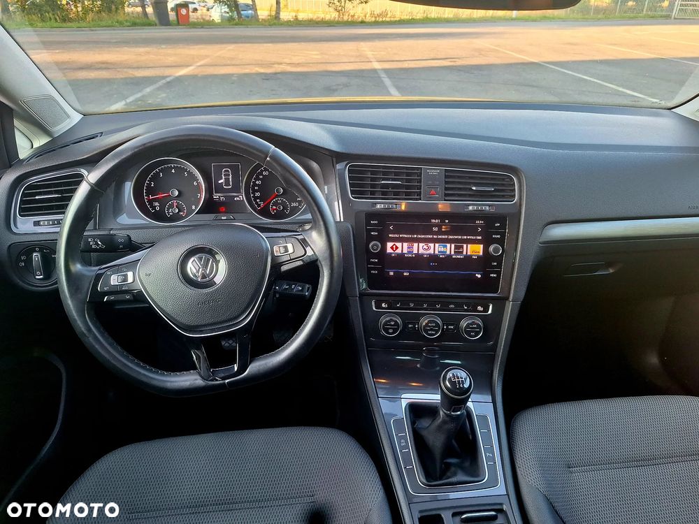 Volkswagen Golf - 26