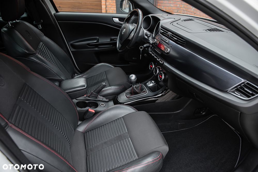 Alfa Romeo Giulietta 1.8 TBi 16V Quadrifoglio Verde - 30