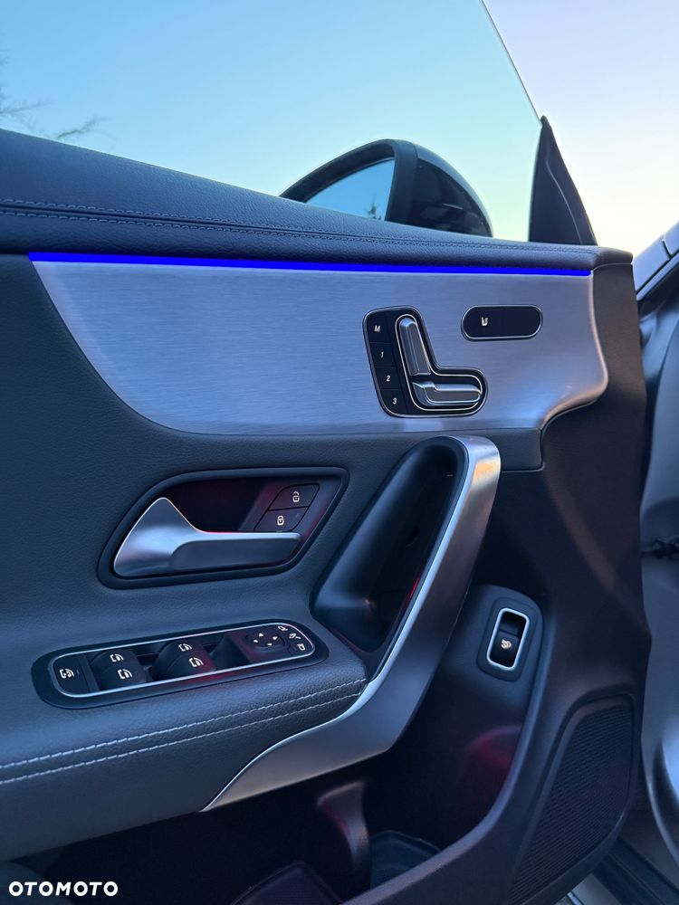 Mercedes-Benz CLA - 12