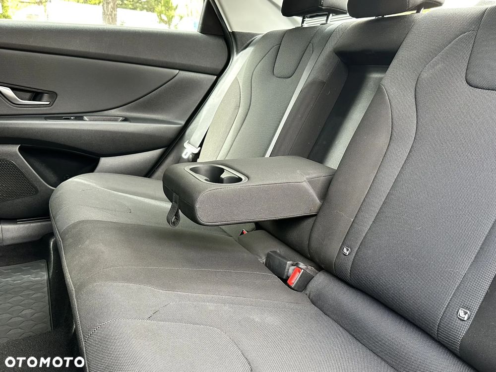 Hyundai Elantra 1.6 Modern CVT - 37