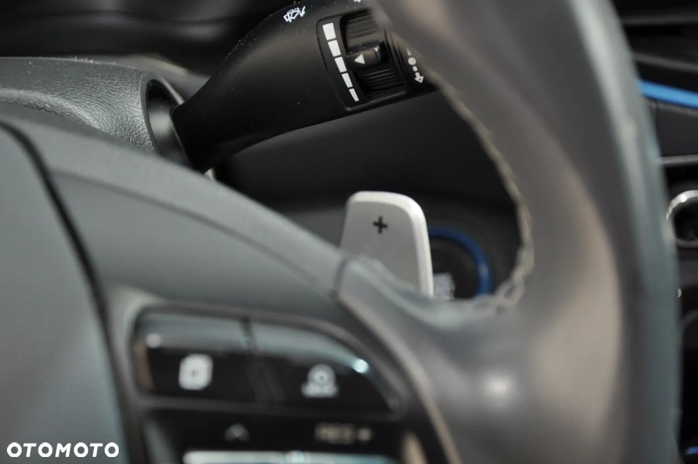 Hyundai IONIQ hybrid Business - 17