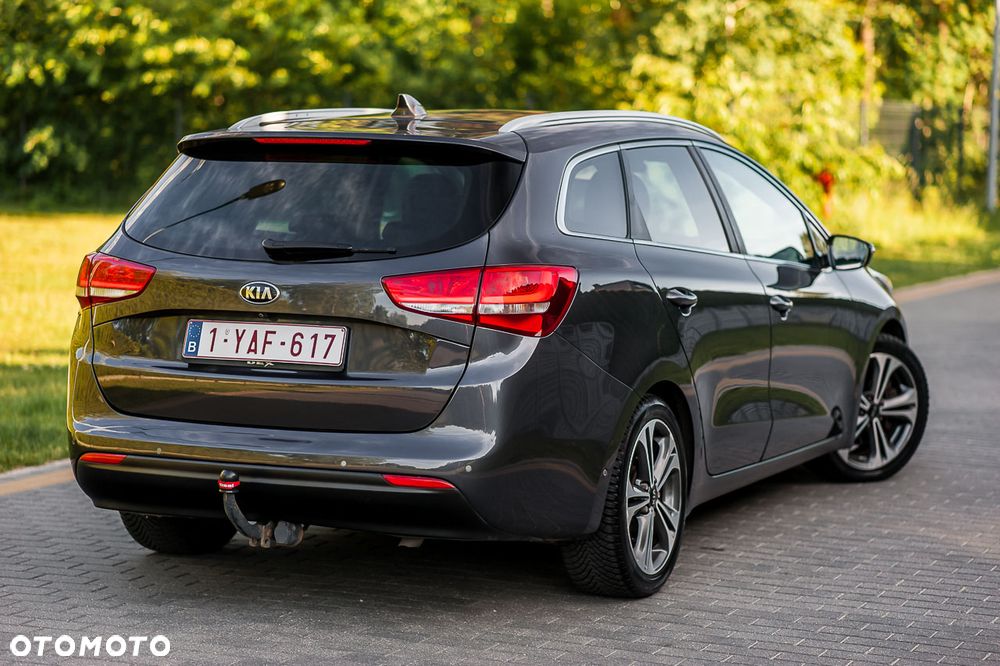 Kia Ceed 1.6 CRDi 136 ISG Platinum Edition - 4