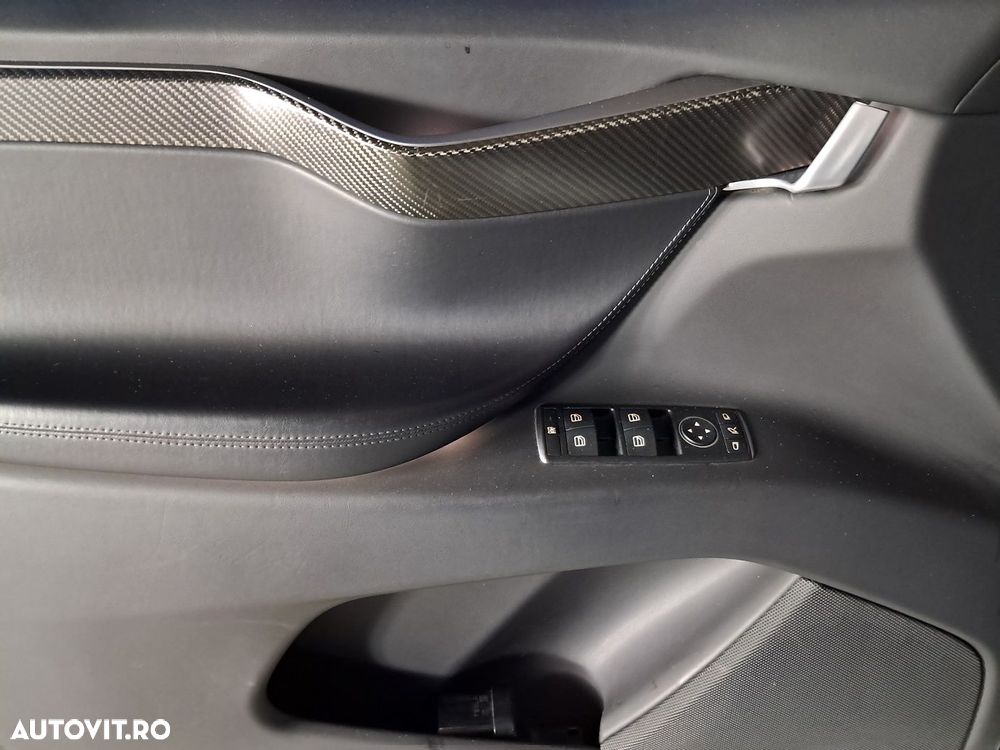 Tesla Model X - 9