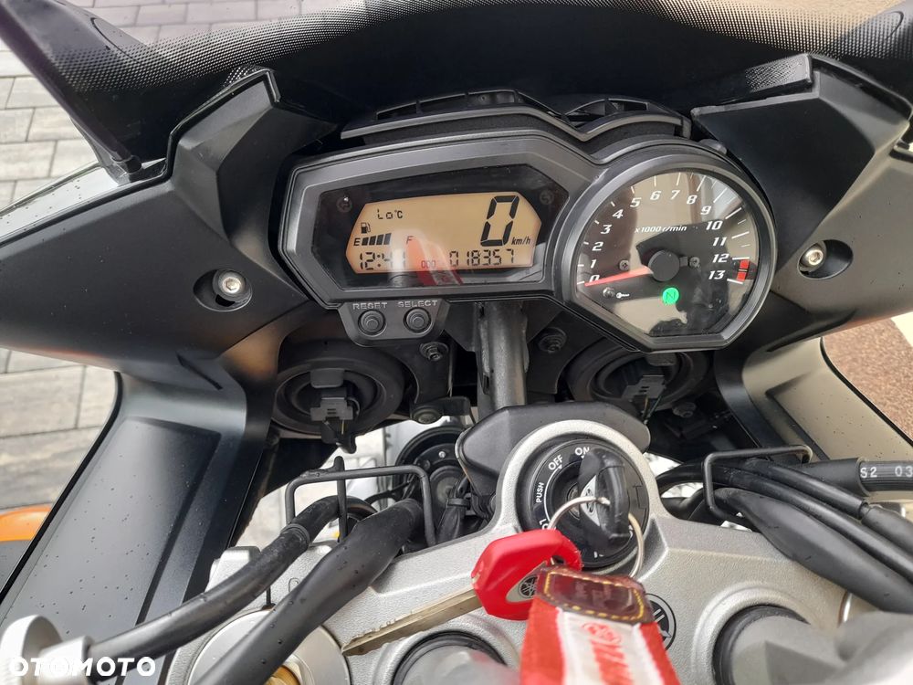 Yamaha FZ - 27