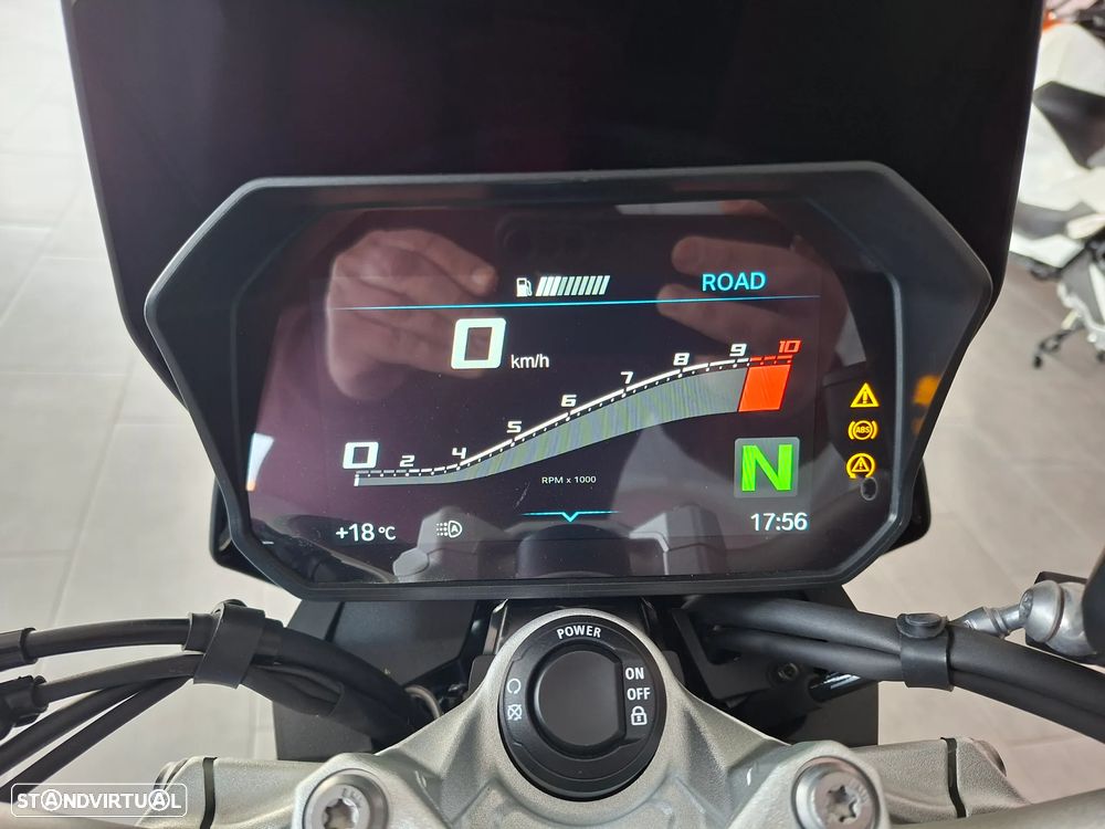 BMW F 900 R Triple Black - 13