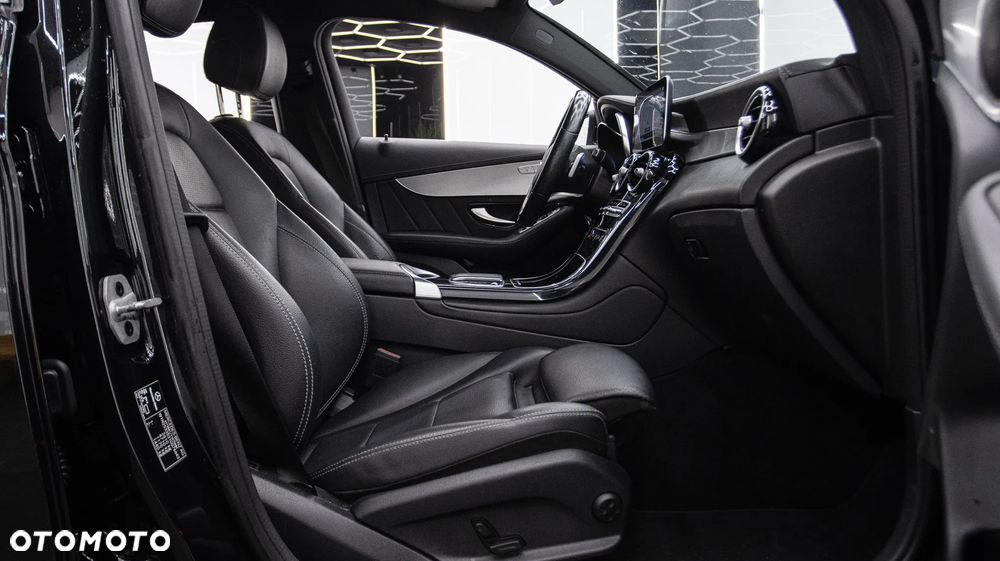 Mercedes-Benz GLC 300 e 4-Matic AMG Line - 20