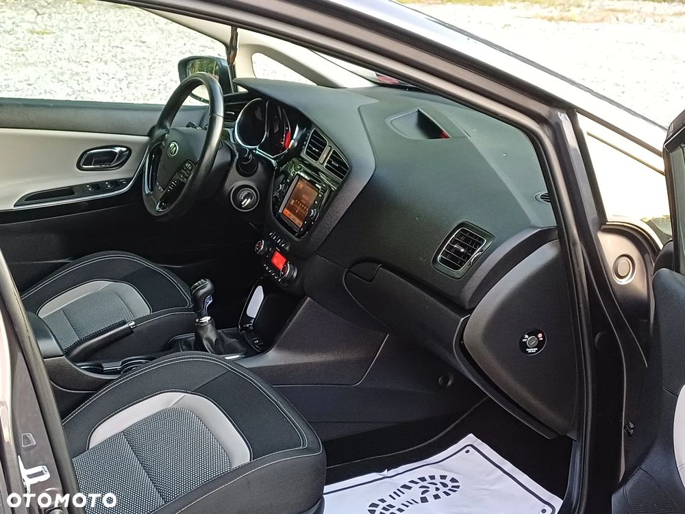 Kia Ceed 1.6 GDI Fifa World Cup Edition - 14