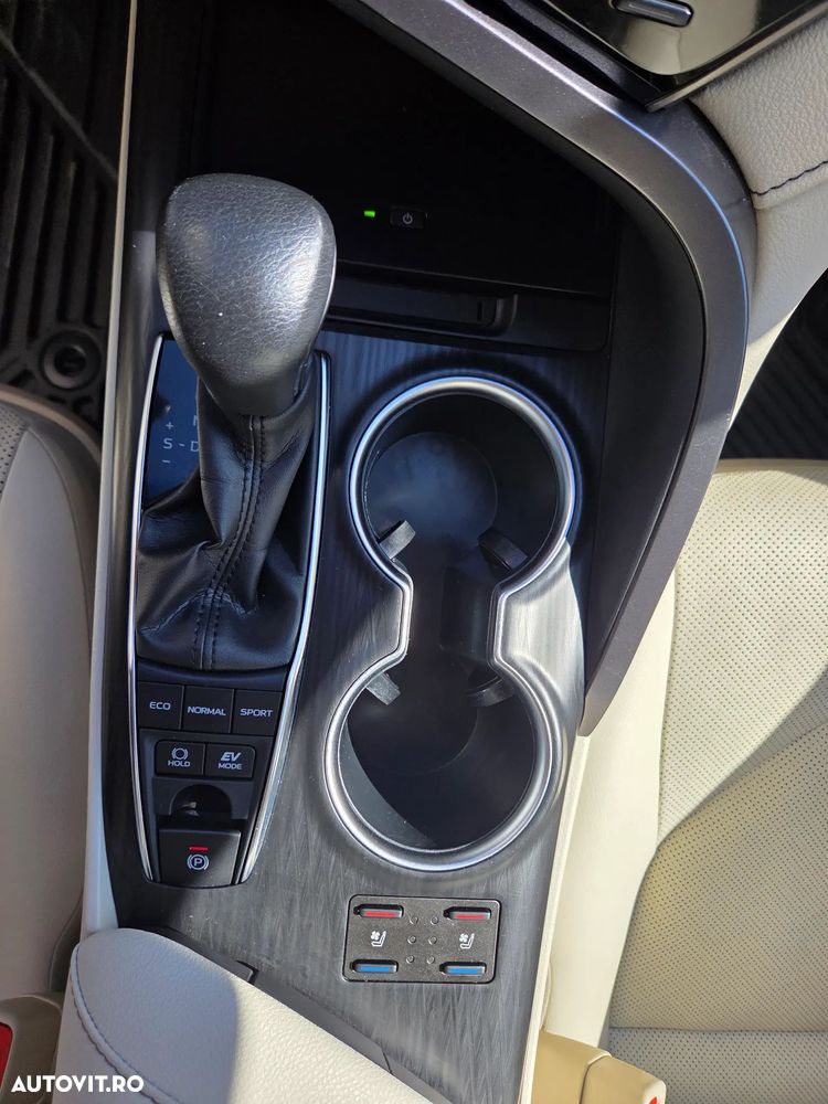 Toyota Camry 2.5 Exclusive - 30