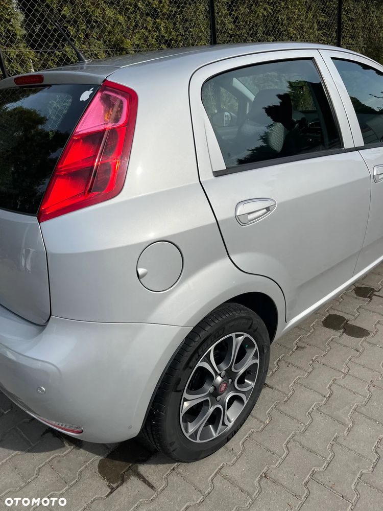 Fiat Punto 1.4 Young - 6
