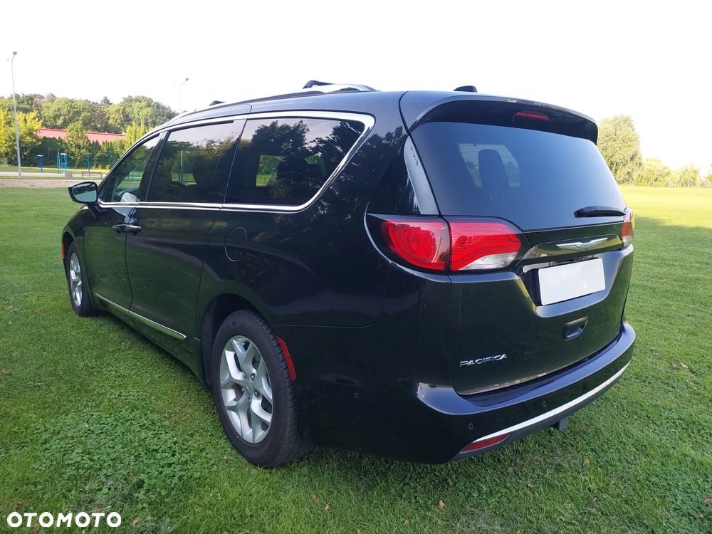 Chrysler Pacifica - 4