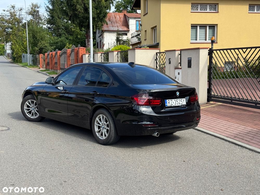 BMW Seria 3 318d Luxury Line EU6 - 13