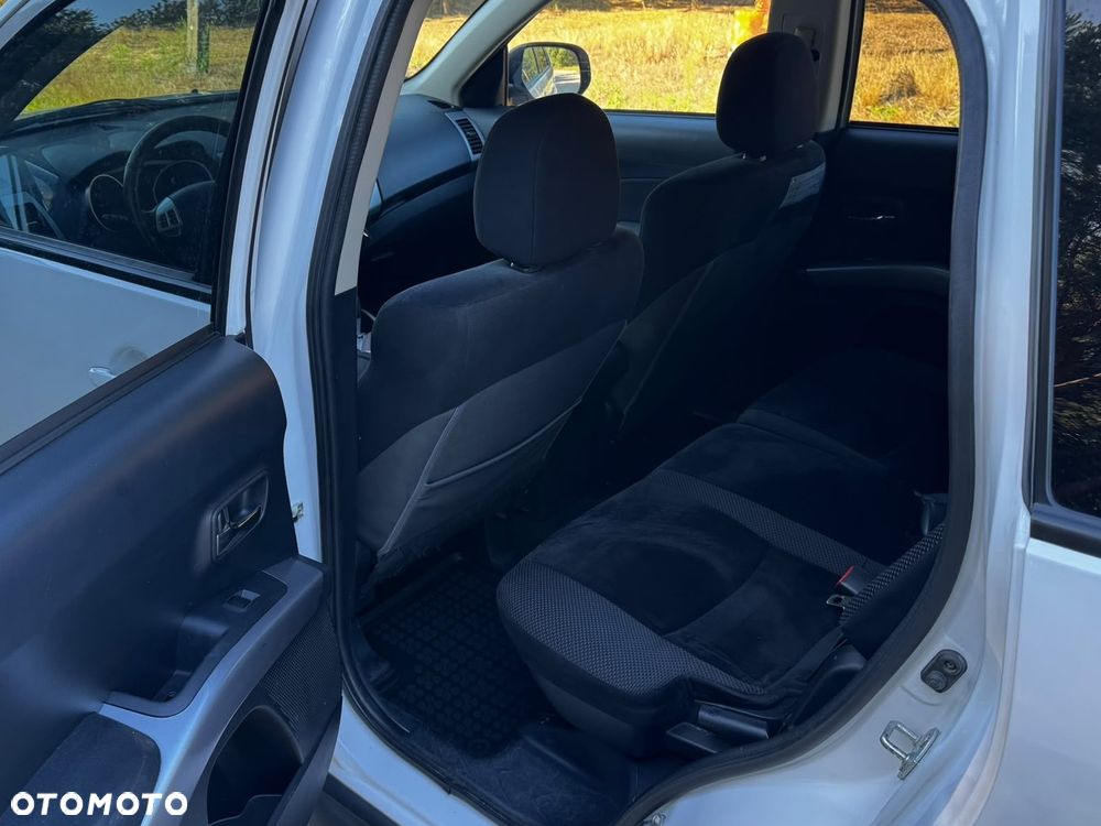 Mitsubishi Outlander - 24