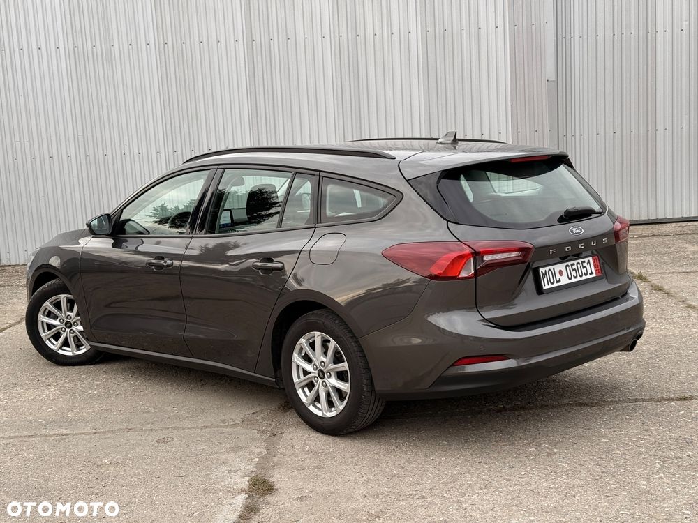 Ford Focus ver-1-5-ecoblue-start--stopp--system-titanium - 11