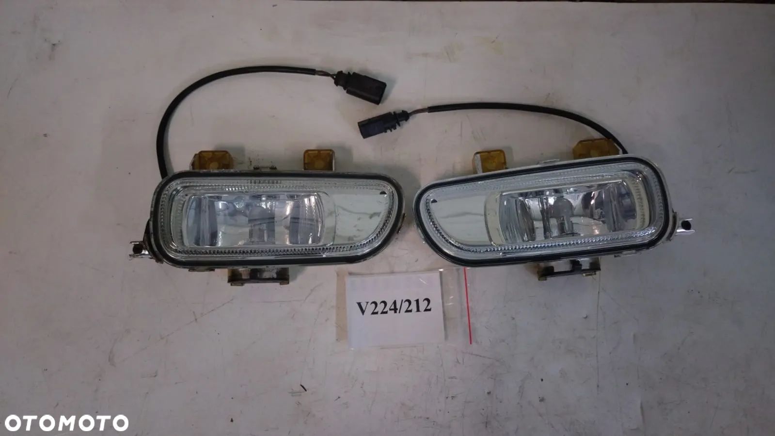 LAMPA LEWA PRAWA HALOGEN PRZECIWMGIELNA MB MERCEDES ACTROS AXOR MP2 A9408200156 A9408200056 NO V224/212 - 1