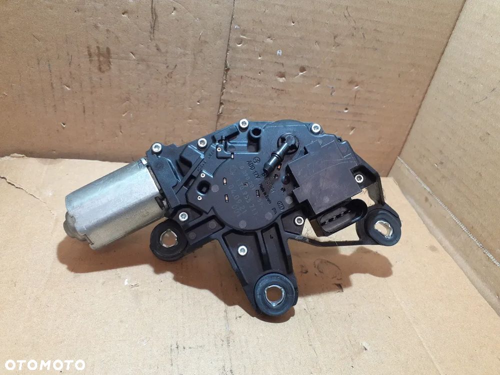 SILNICZEK WYCIERACZKI TYŁ VW TOURAN nr 1T0955711C / 0390201598 - 1