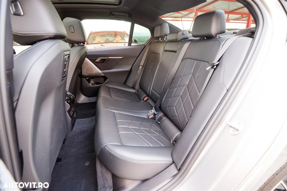 BMW Seria 5 520i AT MHEV - 12