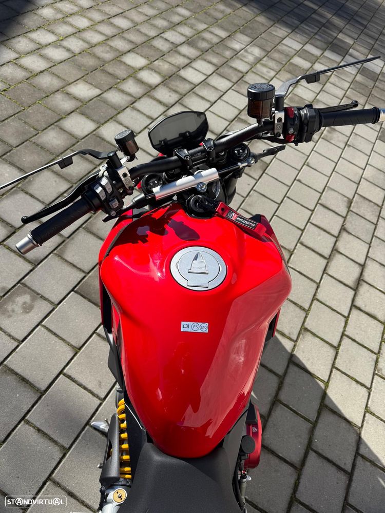 Ducati Streetfighter V2 - 4