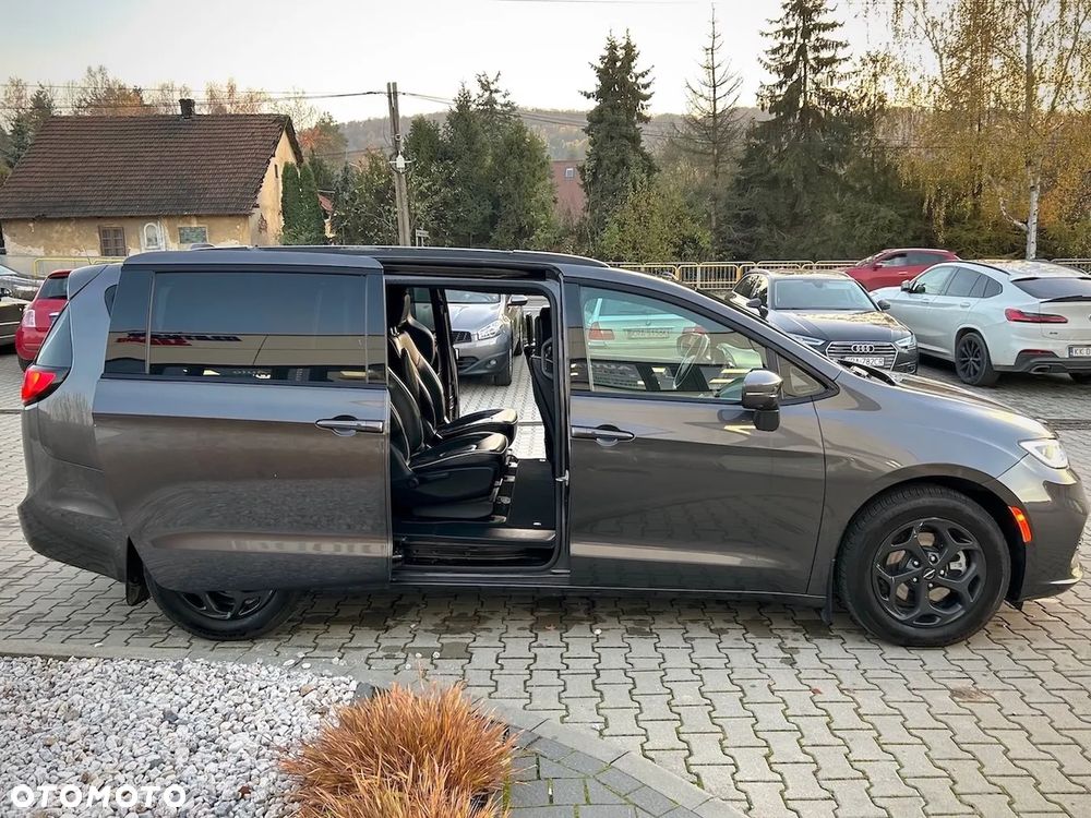 Chrysler Pacifica - 12