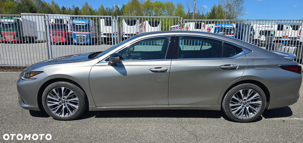 Lexus ES - 5