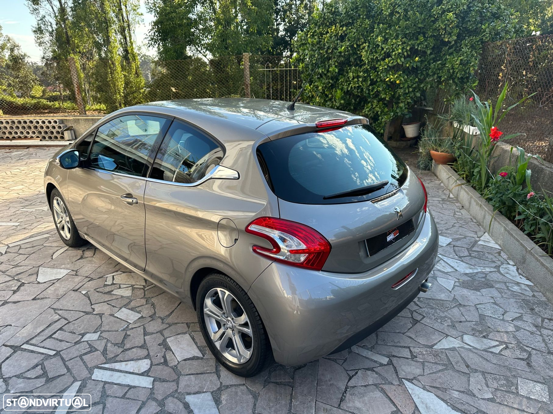 Peugeot 208 1.2 VTi Allure - 29
