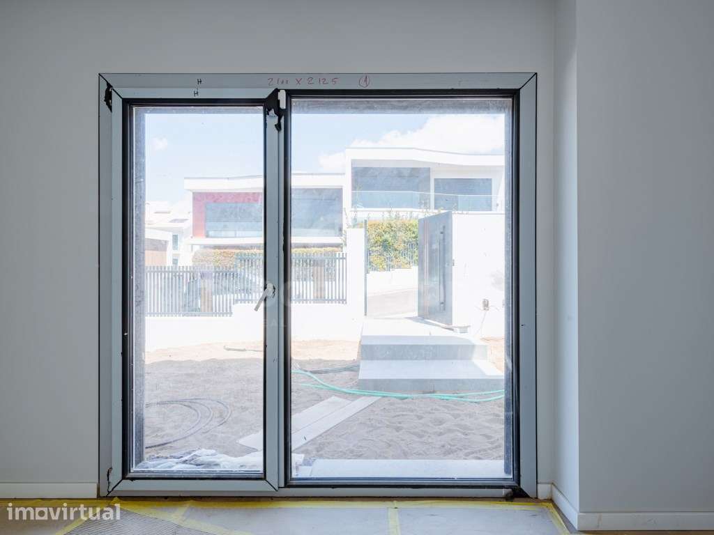Moradia Moderna T4+1 com Piscina Arquitetura Contemporânea, 3 Pisos... - Grande imagem: 5/41