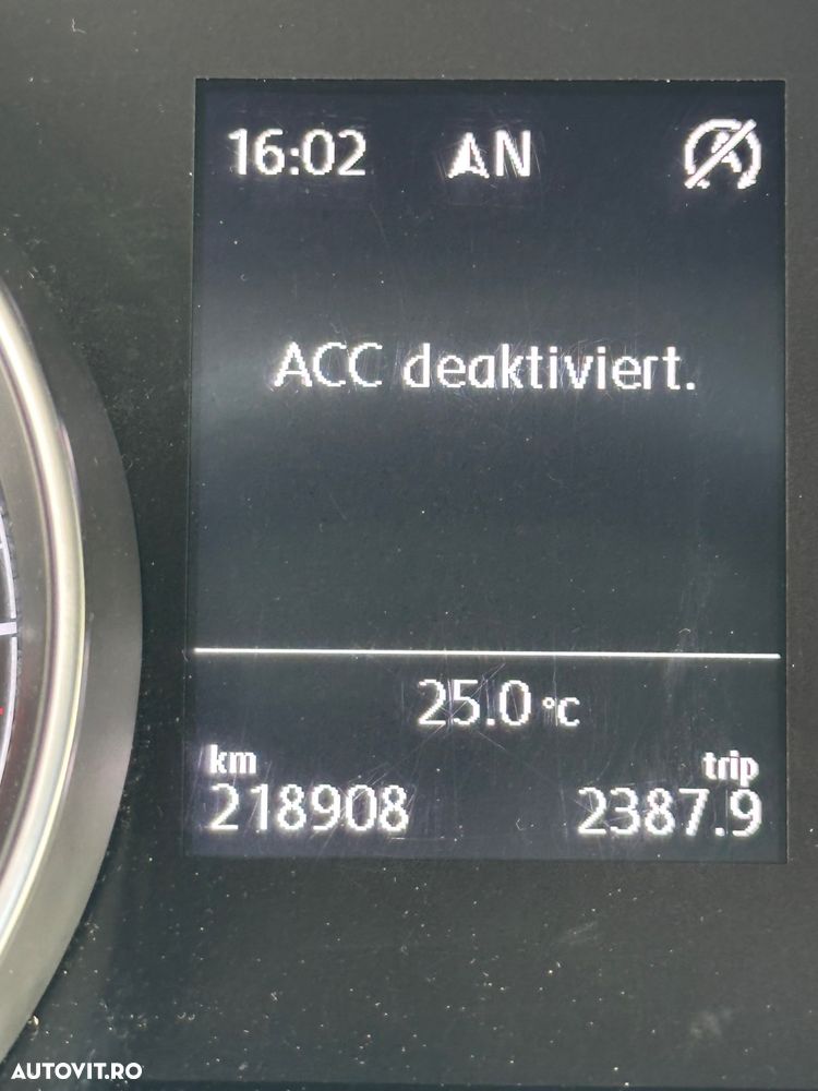 Volkswagen Golf 1.6 TDI Highline - 21
