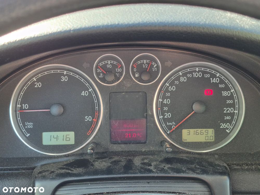 Volkswagen Passat - 4