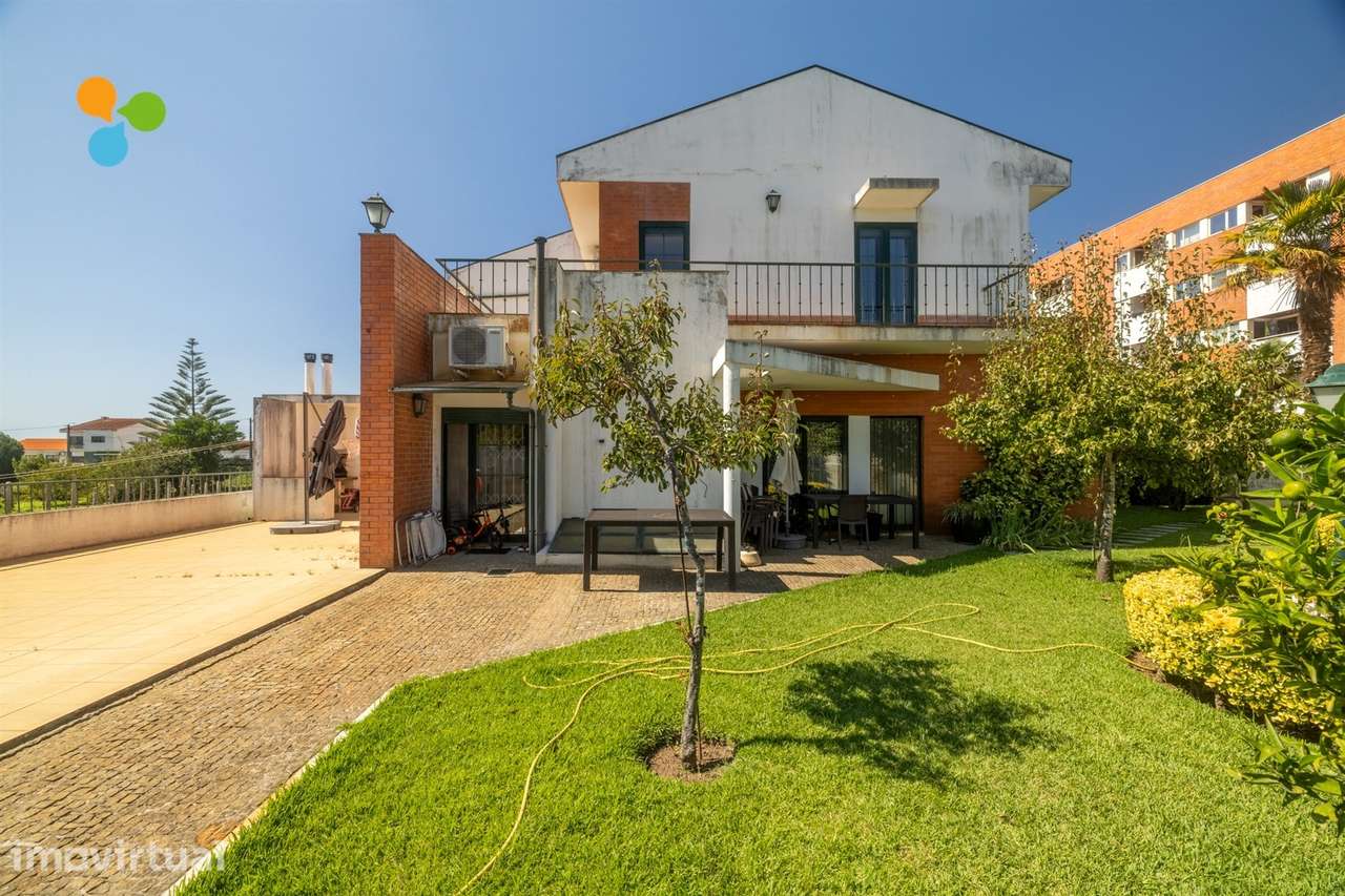 Moradia T6 | 512 m² | Jardim | Garagem | Elevado potencial de investim - Grande imagem: 2/50