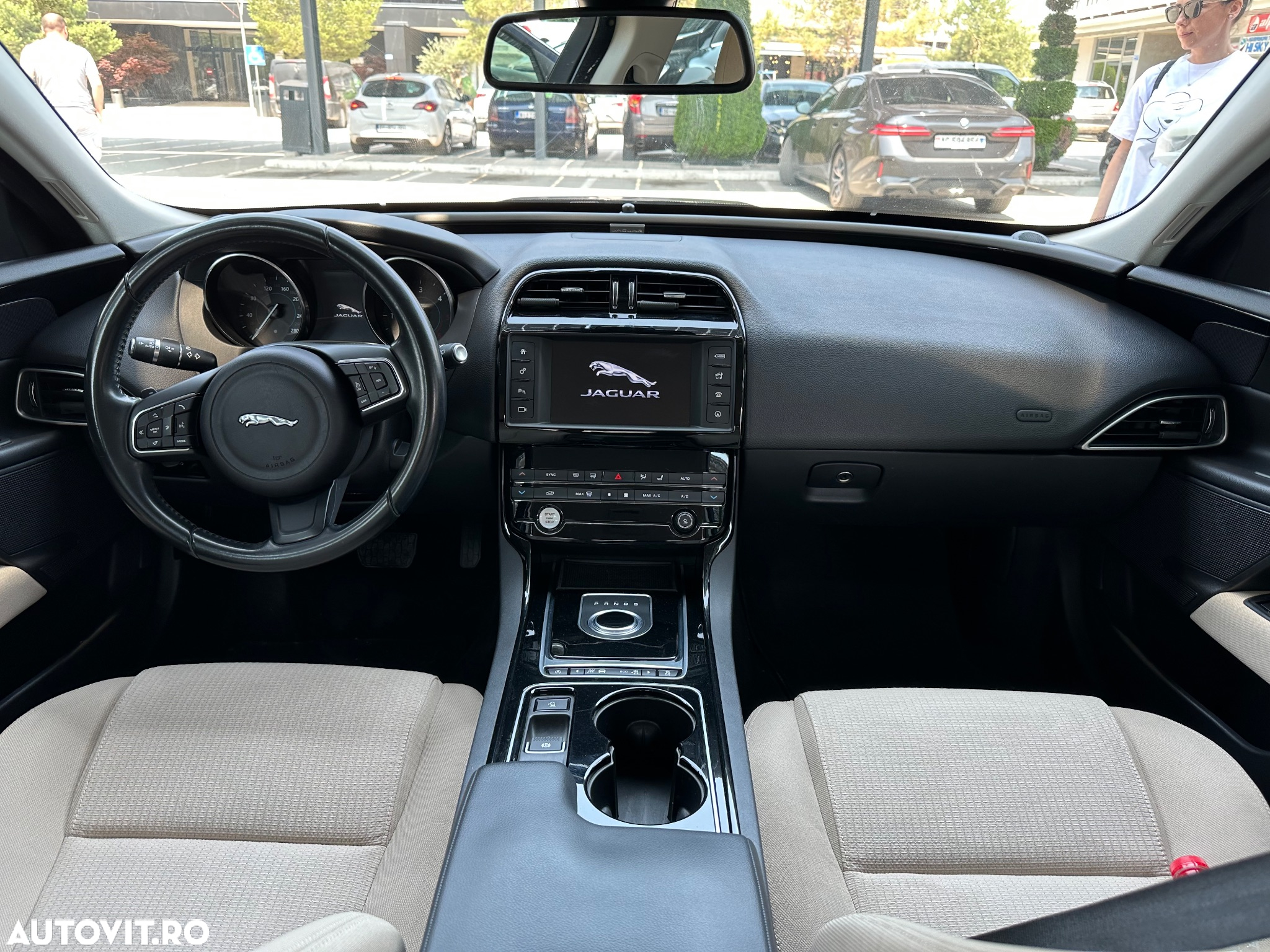 Jaguar XE - 6