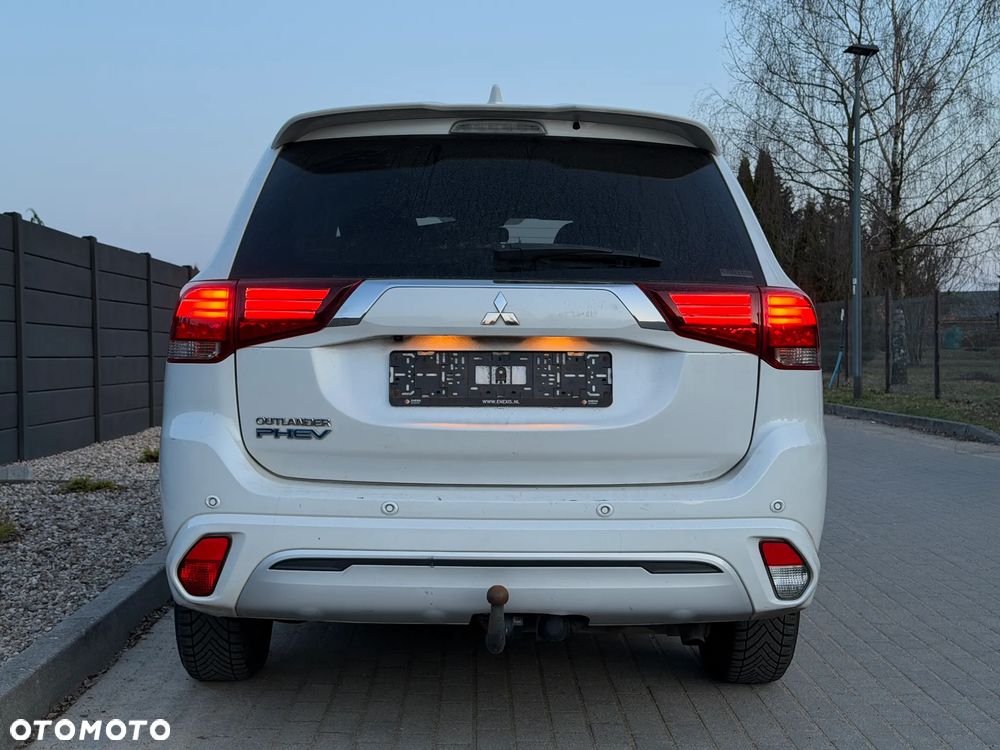 Mitsubishi Outlander Intense + - 32