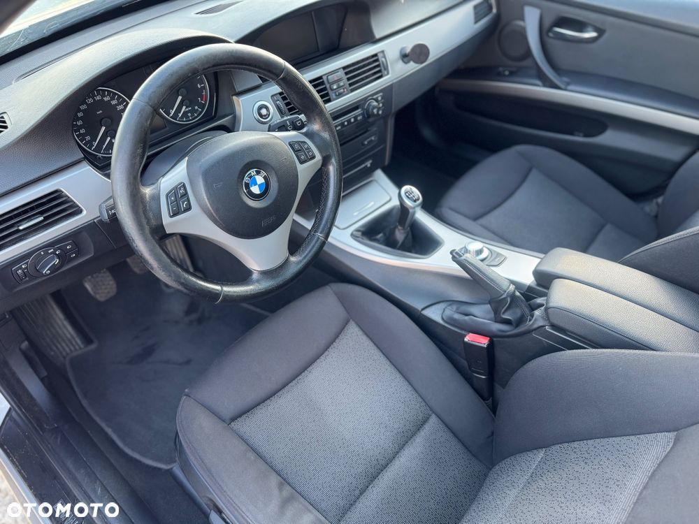 BMW Seria 3 320i - 17