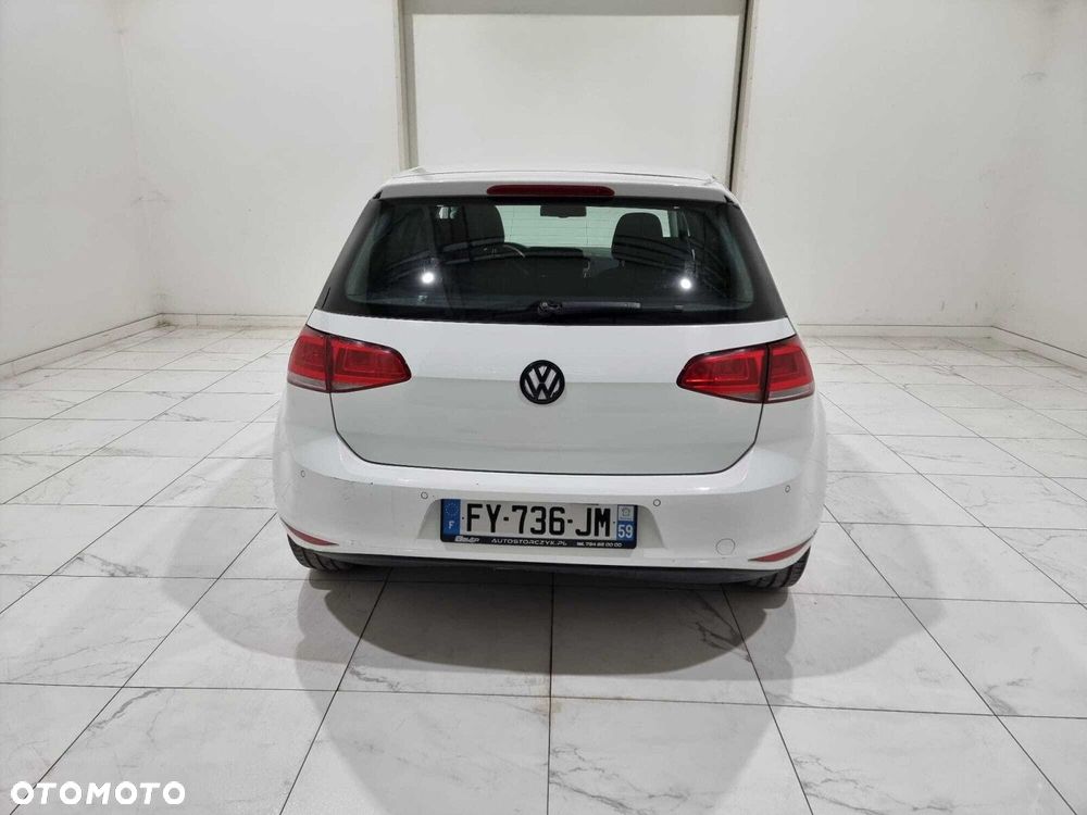 Volkswagen Golf - 6